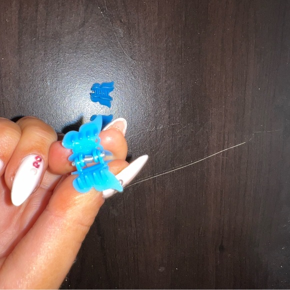 colorful mini butterfly hair clips 🦋 set of 3 blue💙 90’s hair style - Picture 5 of 10